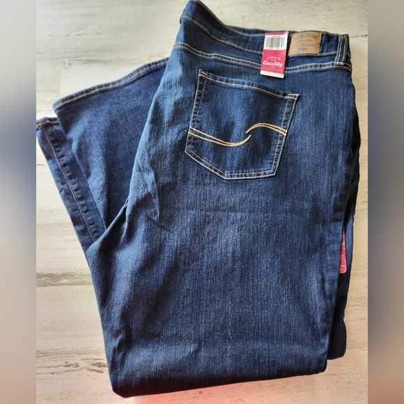 17.  NWT Signature by Levi Strauss & Co. Women's Plus Size Modern Bootcu… - Picture 4 of 10